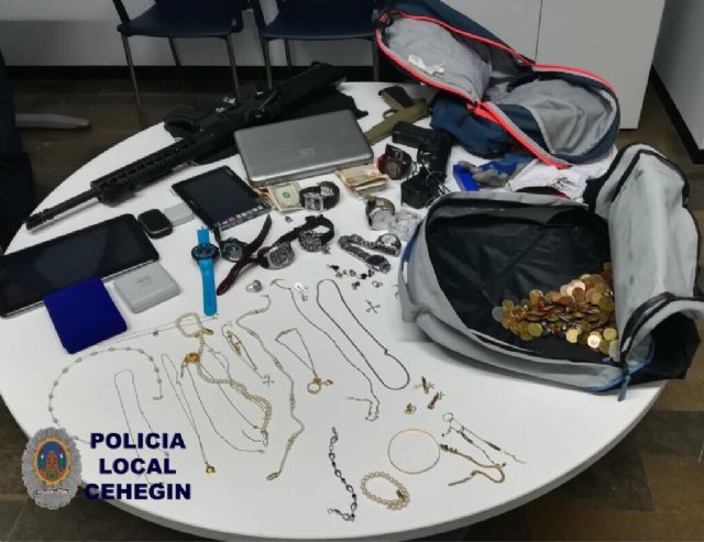 La Policía Local detiene 'in fraganti' a dos menores cuando perpetraban un robo en el interior de una vivienda