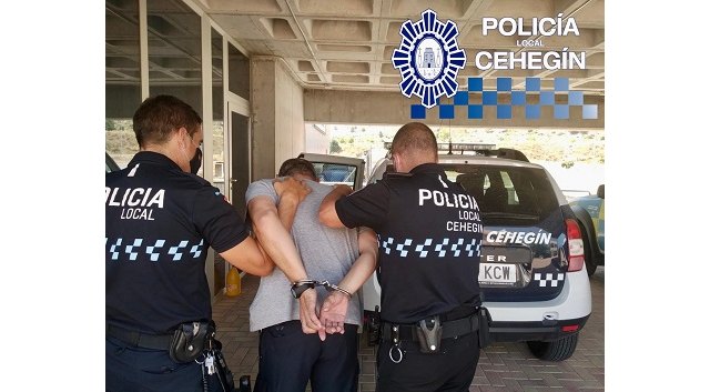 Primera detención de la Policía Local de Cehegín relacionada con no usar la mascarilla