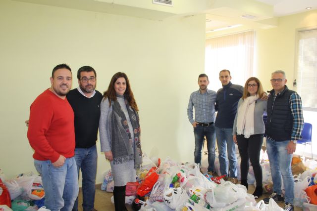 Éxito de participación y de recogida de alimentos en el  partido de fútbol solidario