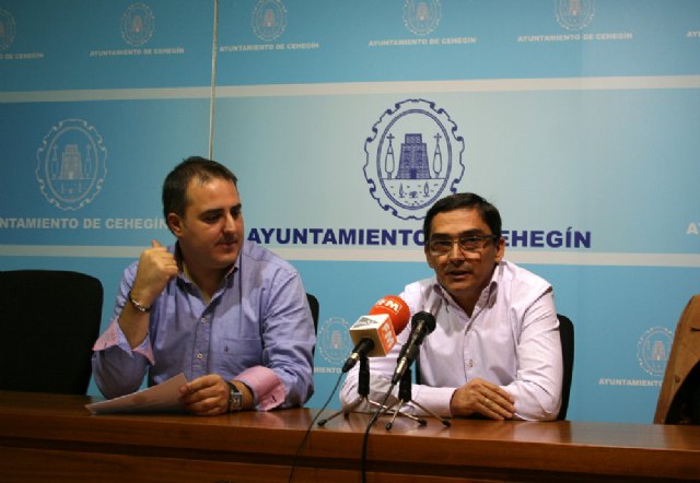 Francisco Abril (izquierda) y Nicolás del Toro anuncian la apertura de Begastri.