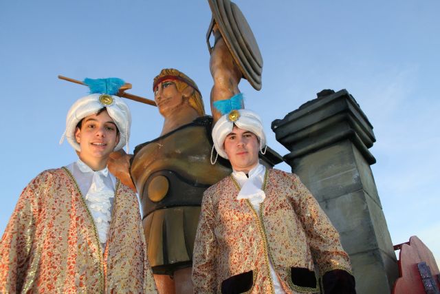 La Cabalgata de Reyes Magos reparte magia e ilusión por las calles de Cehegín