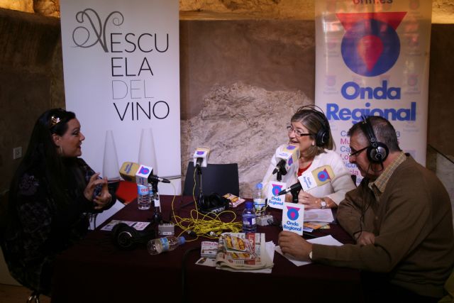 Onda Regional emite en directo desde la Escuela del Vino y promociona el turismo de Cehegín