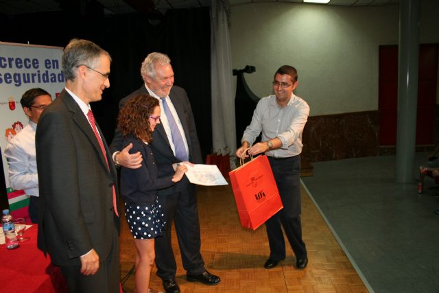 Fernando Vélez preside la entrega de los premios del concurso de dibujo 'Crece en seguridad'