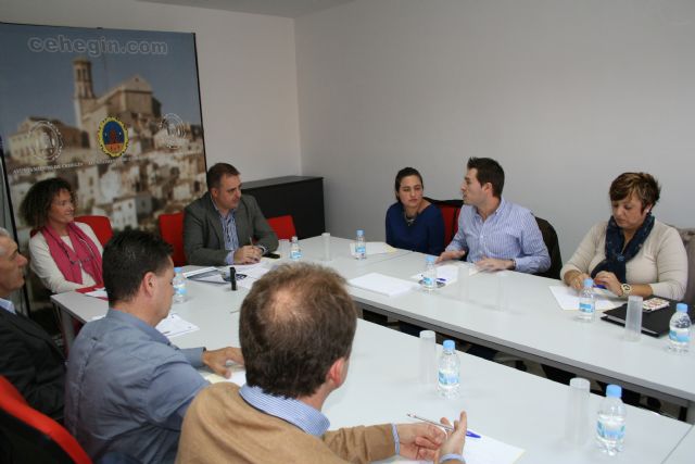 Partidos políticos y agentes sociales diseñan estrategias para el fomento del empleo en Cehegín