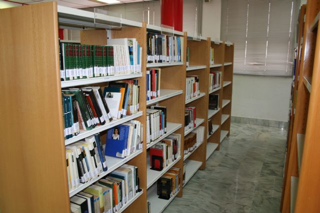 La Biblioteca Municipal de Cehegín se suma al servicio de libros electrónicos 'eBiblioMurcia'