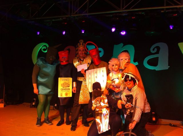 'Los de la Toki Eden' se alzan con el Mascarón de Oro 2015 del Carnaval de Cehegín