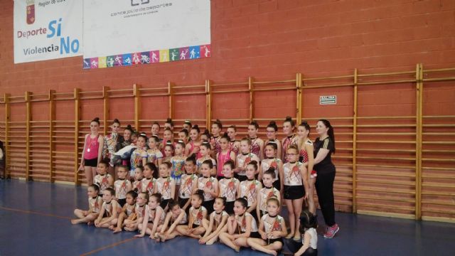 Casi 170 niñas de la Comarca del Noroeste participan en una exhibición de Gimnasia Rítmica en Cehegín