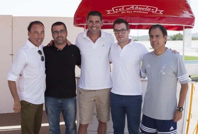 El Campus 'Javier Miñano' recibe la visita del prestigioso exjugador y entrenador Fernando Hierro