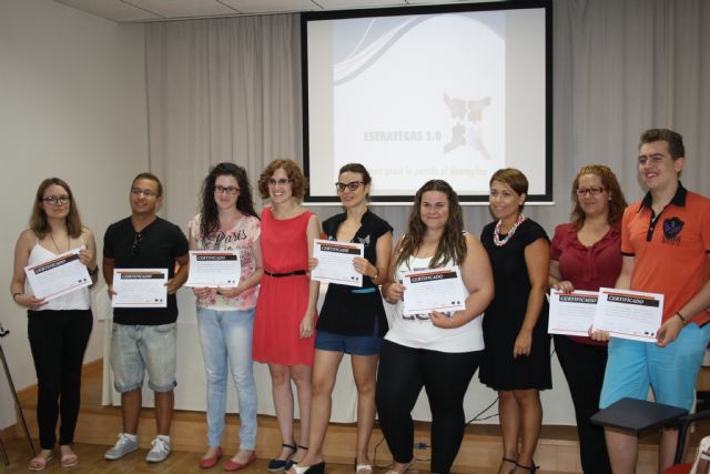 Los alumnos y alumnas del 'Programa de Empleo Joven' recogen sus diplomas