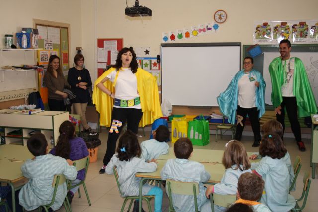 'Medio Ambiente' imparte talleres sobre reciclaje en los colegios