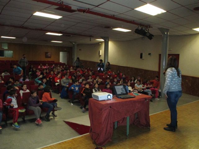 Los alumnos de 4° de Primaria reciben una charla sobre la concienciación del bienestar animal
