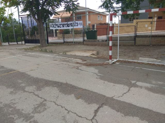 Ciudadanos exige el arreglo urgente de la pista polideportiva del colegio Conde de Campillos de Cehegín