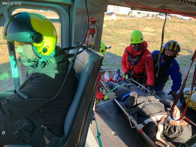 Rescatan por aire y trasladan al hospital a un participante lesionado en una prueba deportiva en Cehegín