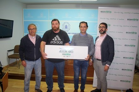 La barraca ‘Los Sarretazos’ gana el premio de ‘La Peña Recicla’ de las Fiestas Patronales 2019