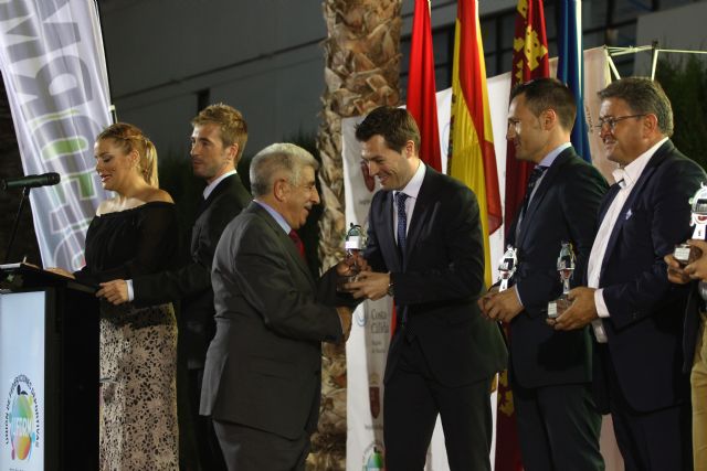 Rosendo Berengüí recibela Insigniade Oro dela Uniónde Federaciones Deportivas dela Regiónde Murcia